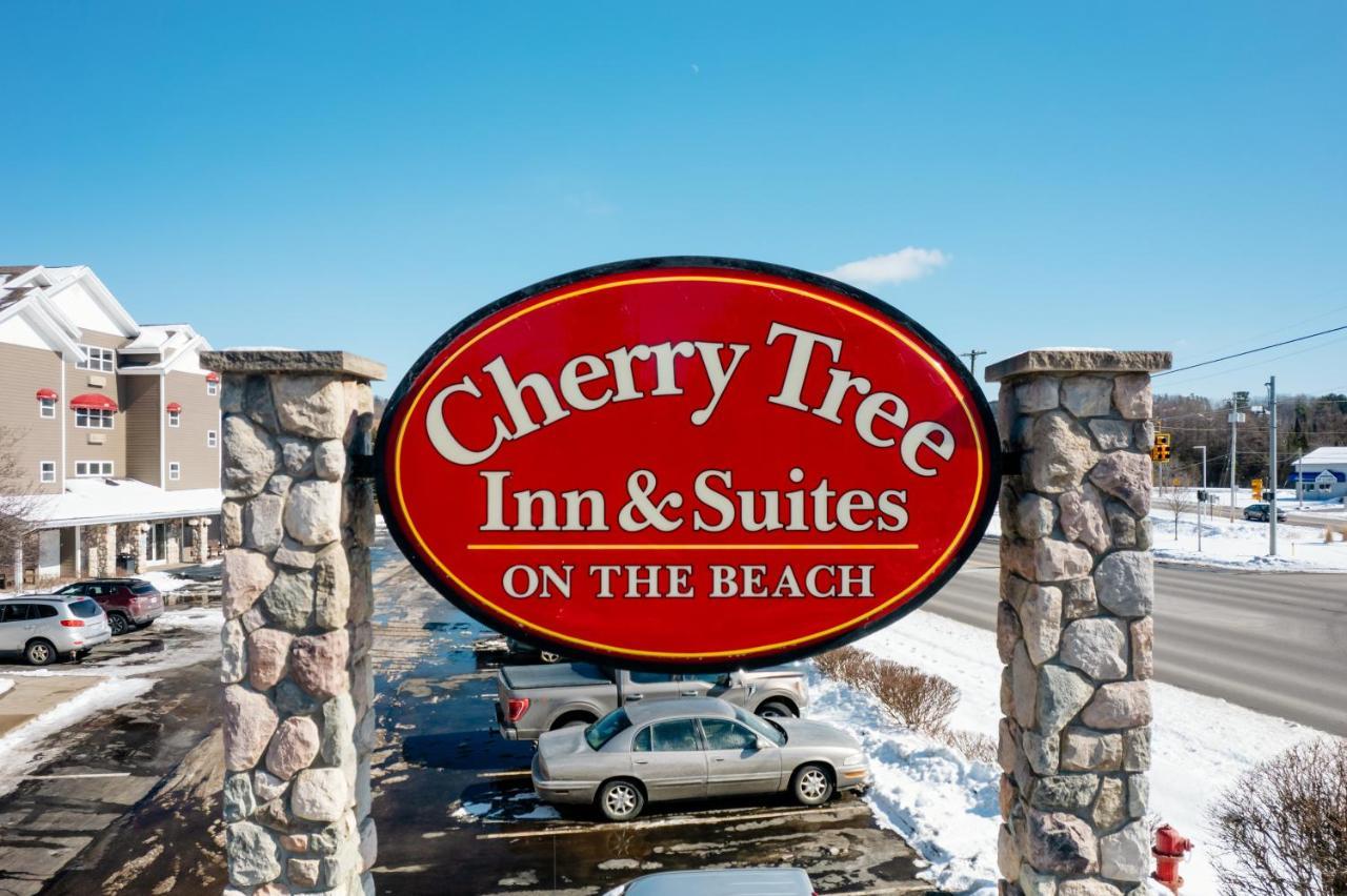 Cherry Tree Inn & Suites Traverse City Eksteriør billede