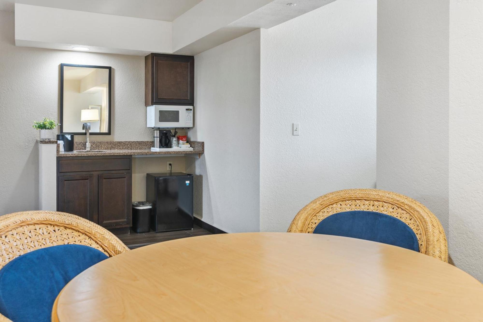Cherry Tree Inn & Suites Traverse City Eksteriør billede
