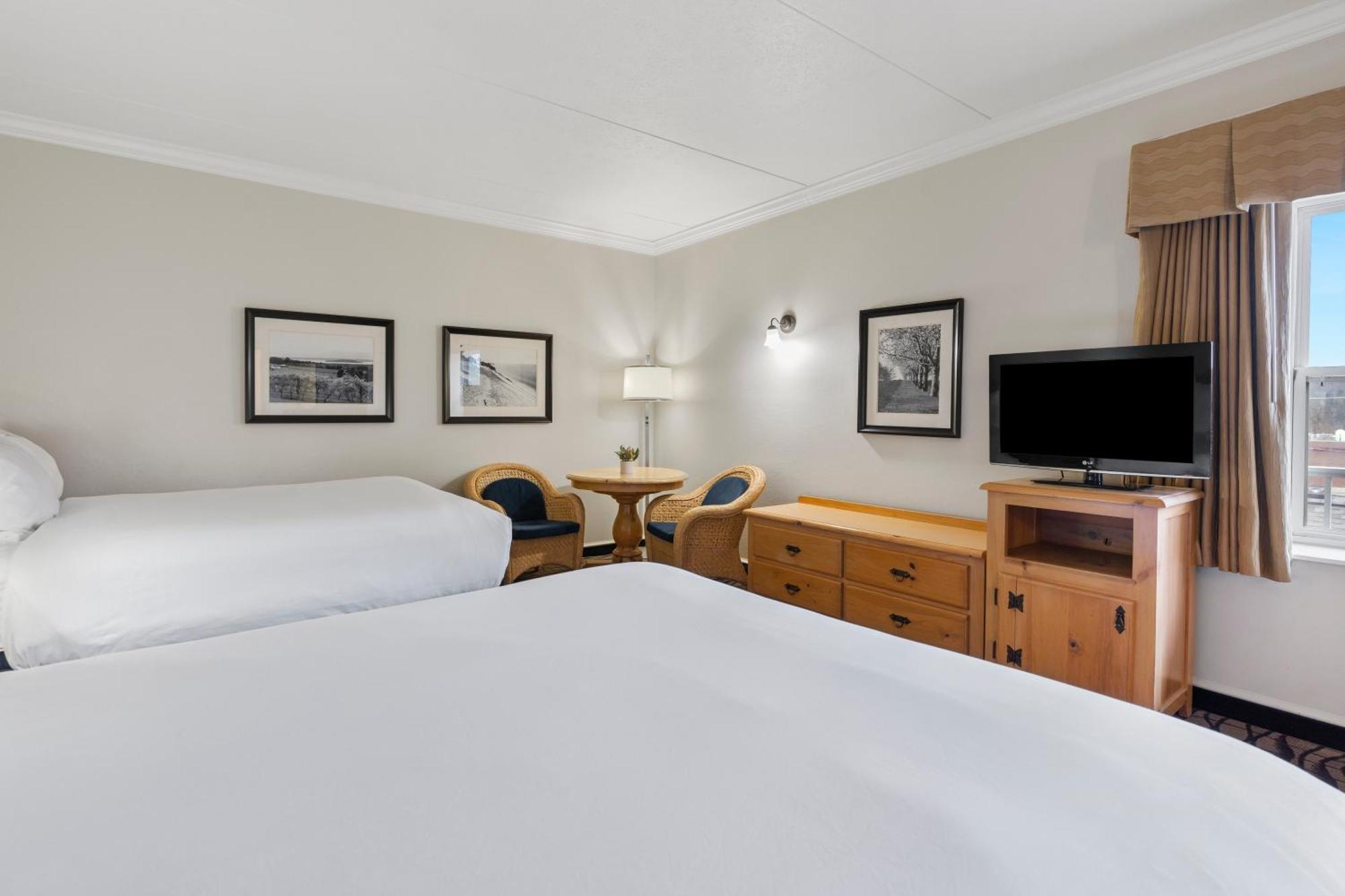 Cherry Tree Inn & Suites Traverse City Eksteriør billede