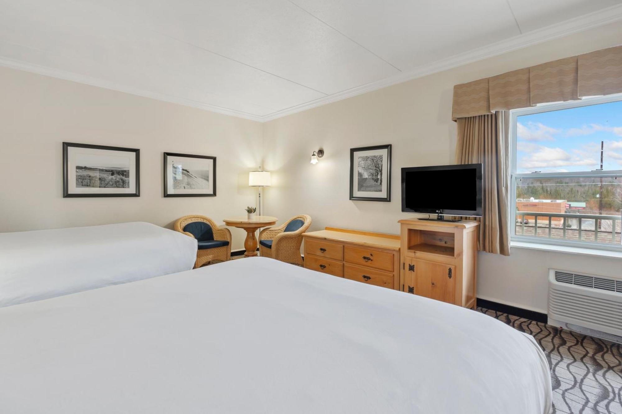 Cherry Tree Inn & Suites Traverse City Eksteriør billede