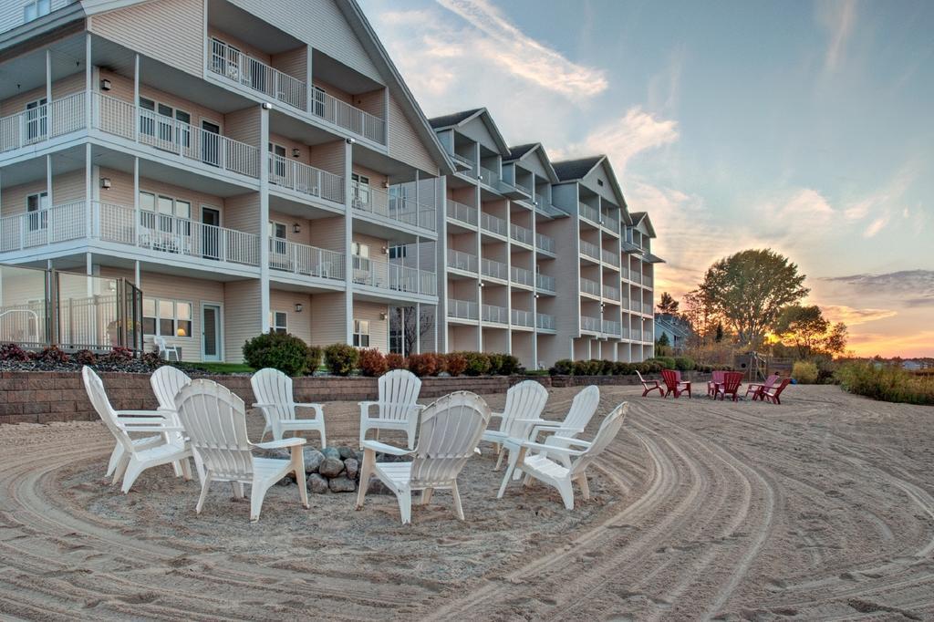 Cherry Tree Inn & Suites Traverse City Eksteriør billede