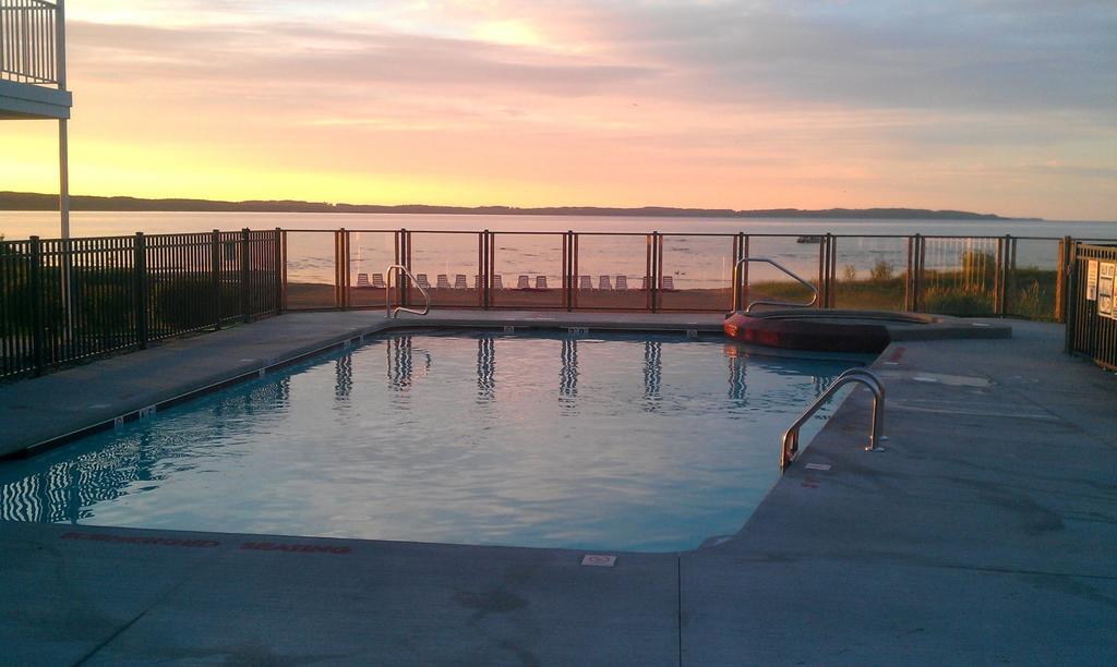 Cherry Tree Inn & Suites Traverse City Eksteriør billede