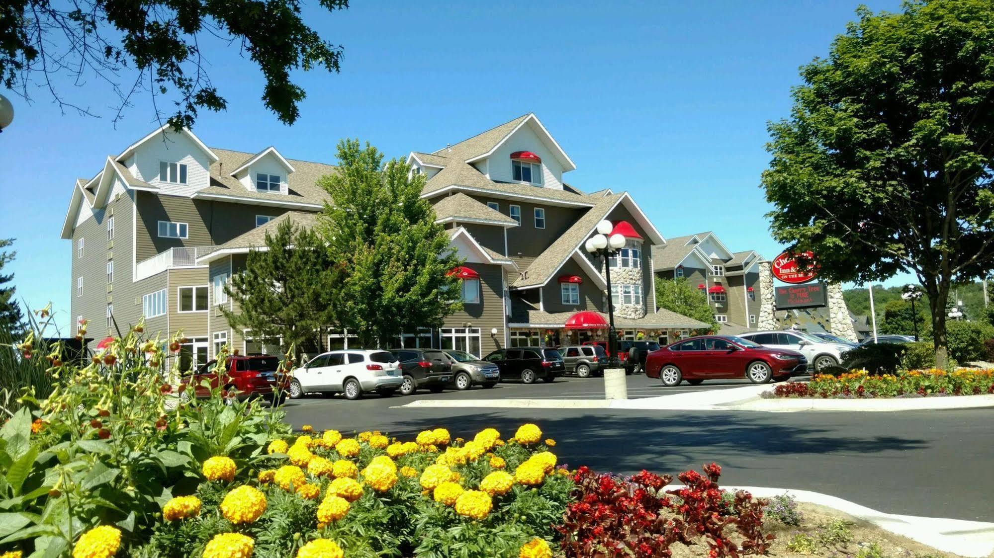 Cherry Tree Inn & Suites Traverse City Eksteriør billede