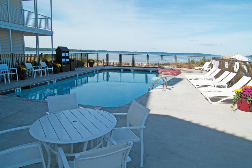 Cherry Tree Inn & Suites Traverse City Eksteriør billede