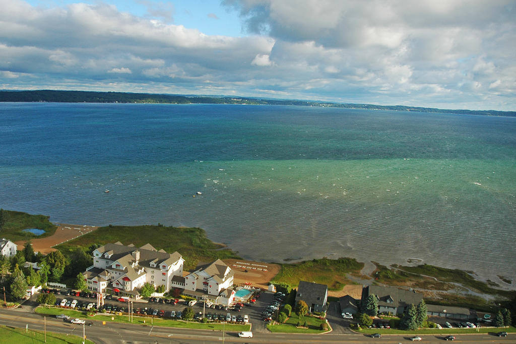 Cherry Tree Inn & Suites Traverse City Eksteriør billede